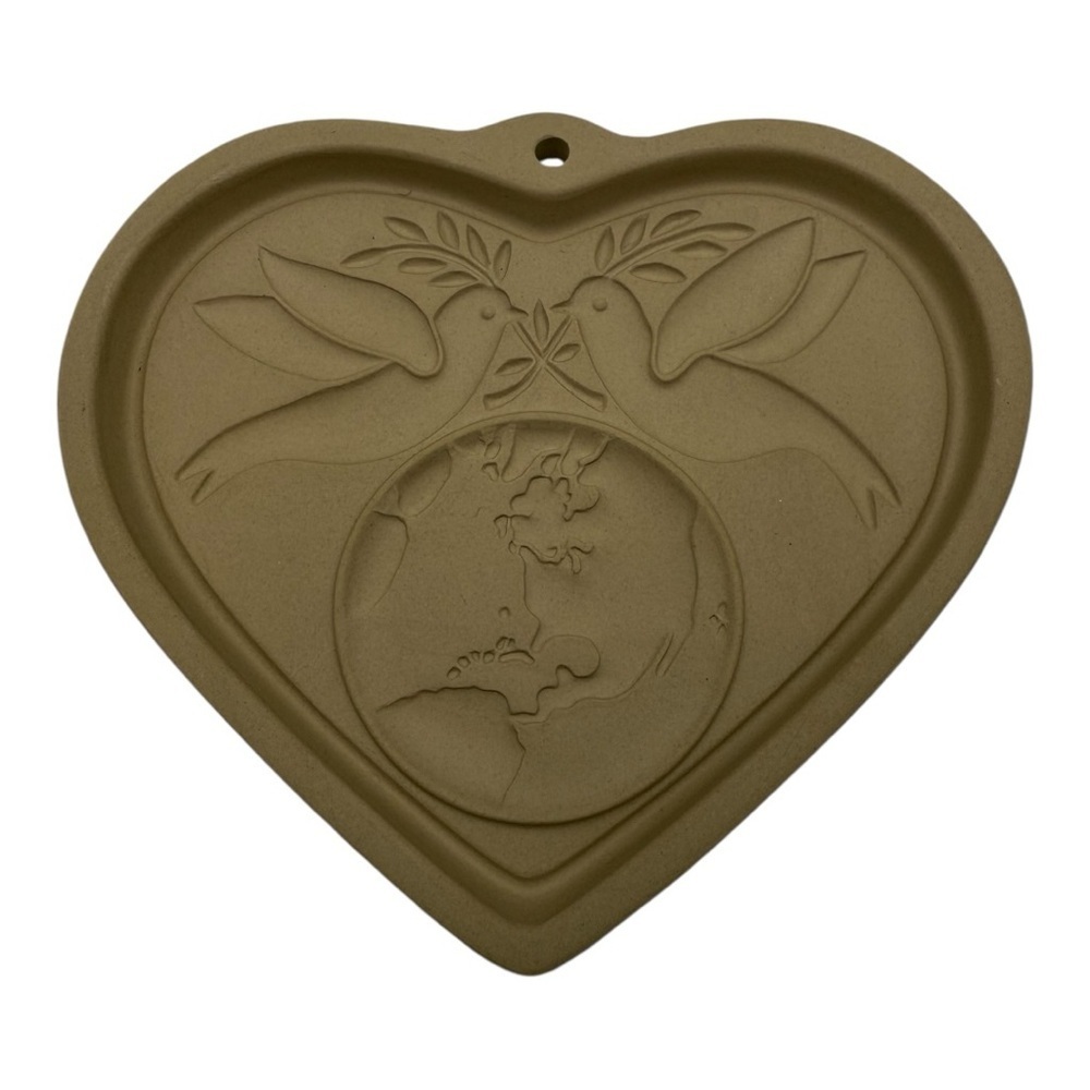 The Pampered Chef Vintage Peace On Earth Stoneware Cookie Mold 2002